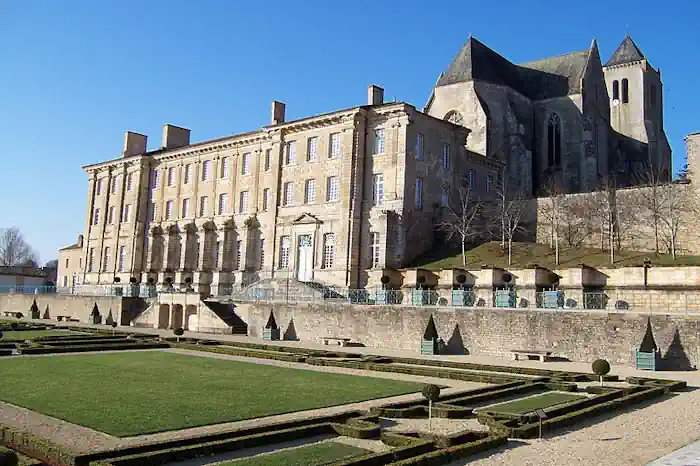 Abbaye royale de Celles-sur-Belle Abbaye royale de Celles-sur-Belle